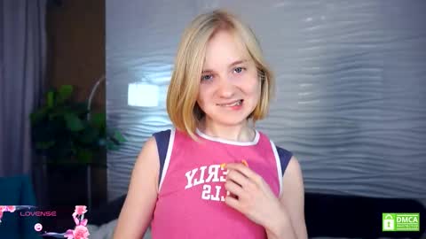 Snapshot of phyllisearney chatting on 30, 10, 2025 Hann G. Jones online show from 30, 10, 2025