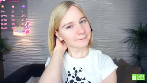 Snapshot of phyllisearney chatting on 14, 11, 2025 Hann G. Jones online show from 14, 11, 2025