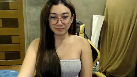 Snapshot of pia_worthsback chatting on 21, 10, 2025 Pia online show from 21, 10, 2025