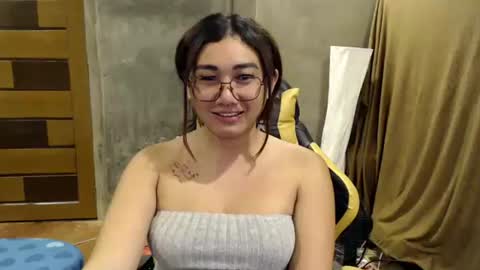 Snapshot of pia_worthsback chatting on 21, 10, 2025 Pia online show from 21, 10, 2025