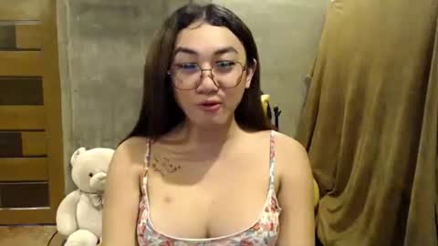 Snapshot of pia_worthsback chatting on 22, 11, 2025 Pia online show from 22, 11, 2025