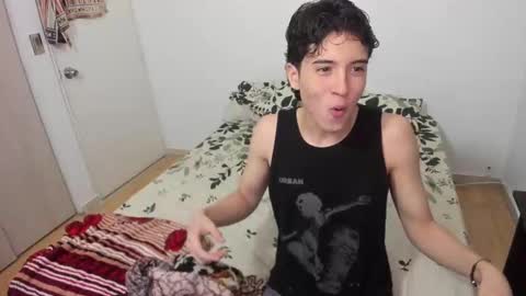 picaszomilos350 online show from 16, 2, 2026