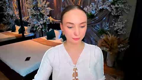 Emelie online show from 5, 3, 2025