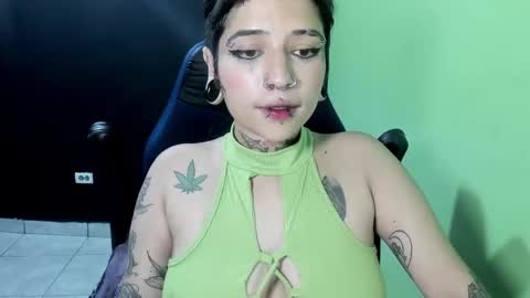 Snapshot of pink_dustt chatting on 4, 12, 2024 weedcandy ig y twitter xpink dustt online show from 4, 12, 2024