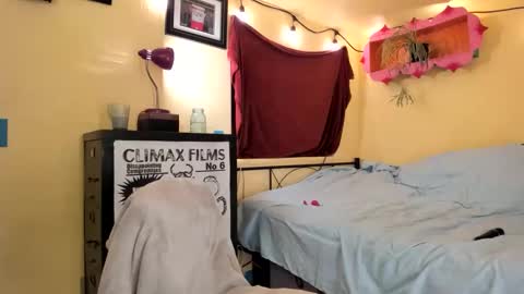 Virginity smiles online show from 21, 10, 2025