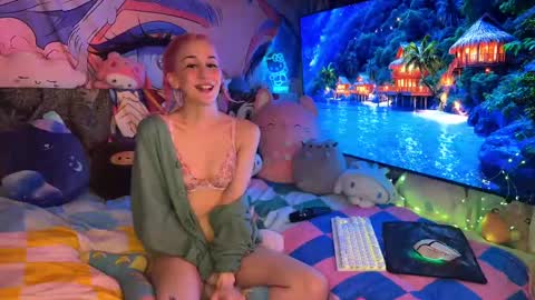 Snapshot of pinkocean3 chatting on 10, 3, 2025 Gwenie online show from 10, 3, 2025