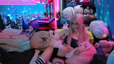 Snapshot of pinkocean3 chatting on 26, 10, 2025 Gwenie online show from 26, 10, 2025