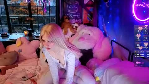 Snapshot of pinkocean3 chatting on 28, 11, 2025 Gwenie online show from 28, 11, 2025