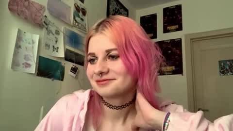 Snapshot of pinkvampire chatting on 4, 10, 2025 Sara online show from 4, 10, 2025