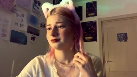 Snapshot of pinkvampire chatting on 8, 10, 2025 Sara online show from 8, 10, 2025