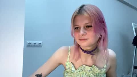 Snapshot of pinkvampire chatting on 15, 10, 2025 Sara online show from 15, 10, 2025