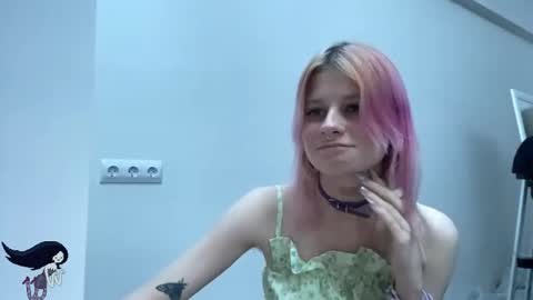 Snapshot of pinkvampire chatting on 28, 10, 2025 Sara online show from 28, 10, 2025