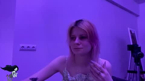 Snapshot of pinkvampire chatting on 30, 10, 2025 Sara online show from 30, 10, 2025