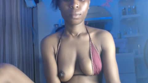 Snapshot of pinkxjuicy chatting on 19, 9, 2025 pinkxjuicy online show from 19, 9, 2025