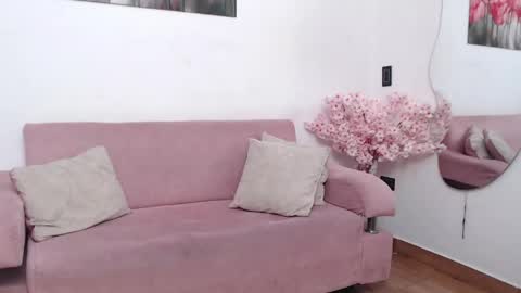 Snapshot of pinky_f00x chatting on 6, 5, 2026 pinky_f00x online show from 6, 5, 2026