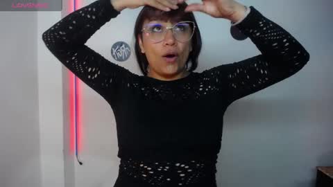 Snapshot of pinky_pinky_ chatting on 10, 5, 2026 VIOLETA LOPEZ online show from 10, 5, 2026