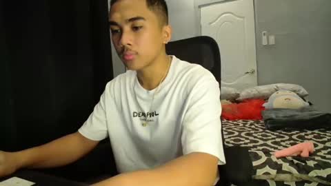 Snapshot of pinoyadriannexxx chatting on 4, 10, 2025 Adrianne online show from 4, 10, 2025