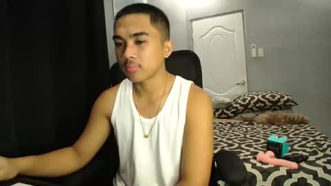 Snapshot of pinoyadriannexxx chatting on 4, 10, 2025 Adrianne online show from 4, 10, 2025