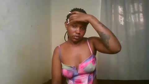 Snapshot of pixie_roman chatting on 5, 2, 2025 Majesty online show from 5, 2, 2025