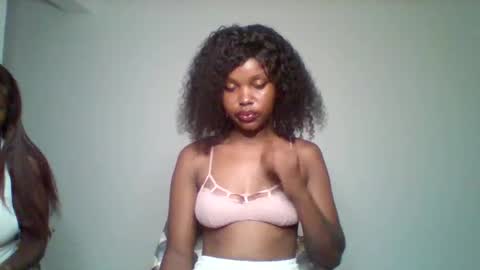 Snapshot of pixie_roman chatting on 13, 11, 2025 Majesty online show from 13, 11, 2025