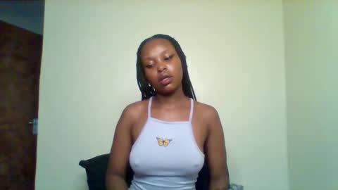 Snapshot of pixie_roman chatting on 19, 12, 2025 Majesty online show from 19, 12, 2025