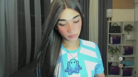 pixiedoll_ online show from 20, 6, 2026