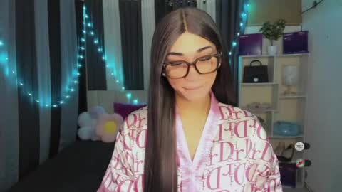 pixiedoll_ online show from 21, 7, 2026