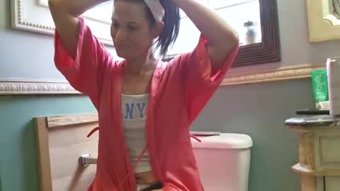 Snapshot of pixieluxxx chatting on 6, 4, 2026 PixieLuxXx online show from 6, 4, 2026