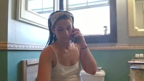 Snapshot of pixieluxxx chatting on 14, 4, 2026 PixieLuxXx online show from 14, 4, 2026