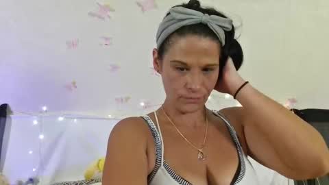 Snapshot of pixieluxxx chatting on 28, 4, 2026 PixieLuxXx online show from 28, 4, 2026
