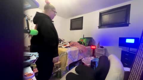 Platinum Puzzy online show from 5, 3, 2026