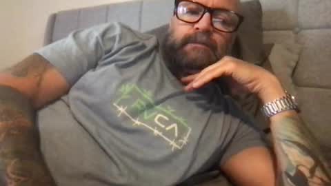 Snapshot of pleasesitonmycock chatting on 19, 4, 2026 PleaseSitOnMyCock online show from 19, 4, 2026