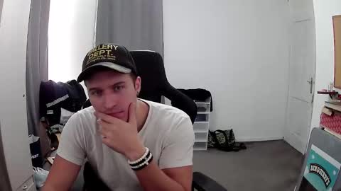 Snapshot of plkrisztian chatting on 18, 9, 2025 plkrisztian online show from 18, 9, 2025