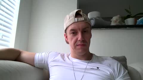 Snapshot of ploki2000 chatting on 19, 10, 2025 Kevin online show from 19, 10, 2025