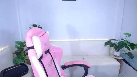 Ploysai online show from 3, 11, 2025