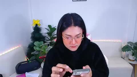 Ploysai online show from 16, 12, 2025