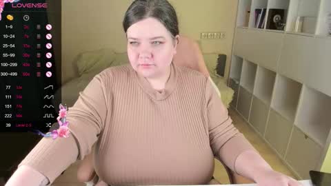 Snapshot of plum_pie__ chatting on 12, 10, 2025 Alice online show from 12, 10, 2025