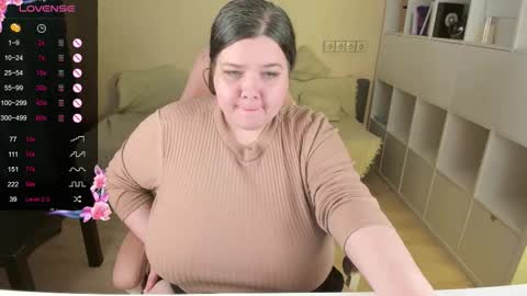 Snapshot of plum_pie__ chatting on 8, 11, 2025 Alice online show from 8, 11, 2025