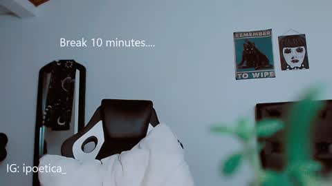 Snapshot of poeeticaa_ chatting on 10, 1, 2025 IG ipoetica online show from 10, 1, 2025