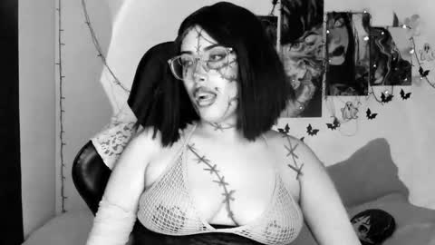 Willow                      Hours 12pm to 630pm Colombian time FRIDAY AND SUNDAY FREE DAYS online show from 18, 10, 2025