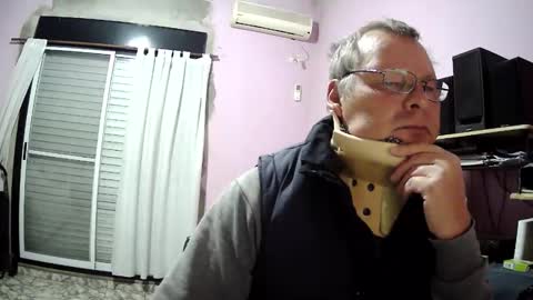 Snapshot of pol22010 chatting on 9, 6, 2026 Polako online show from 9, 6, 2026