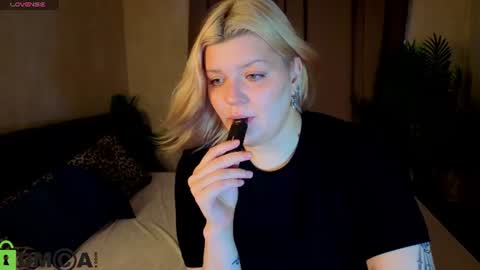 Polly online show from 5, 7, 2026