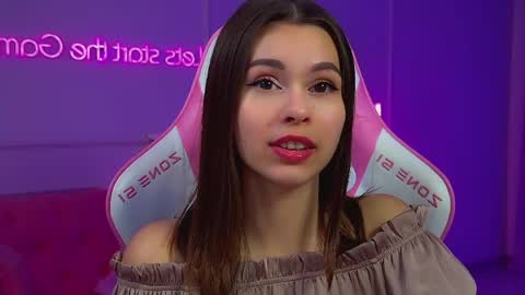 Polly online show from 8, 6, 2026