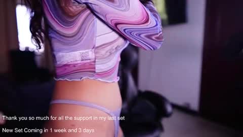 Snapshot of polvodeestrellas_ chatting on 4, 2, 2025  - Help me Reach 100 thumbs up  online show from 4, 2, 2025