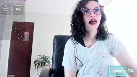 Snapshot of polybarnett chatting on 28, 6, 2026 paulina barnett online show from 28, 6, 2026