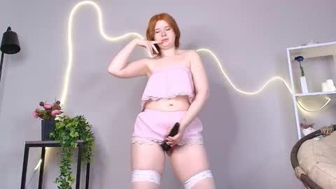 Snapshot of pop__eye chatting on 21, 11, 2025 Erica online show from 21, 11, 2025