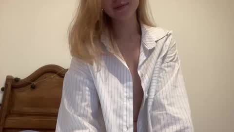 Snapshot of poppysweety422 chatting on 9, 10, 2025 poppysweety422 online show from 9, 10, 2025