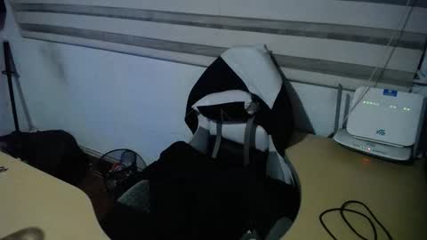 powerfulzeus2 online show from 18, 12, 2025