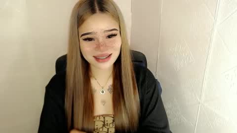 MAXXINE online show from 4, 3, 2025