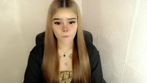 MAXXINE online show from 9, 3, 2025